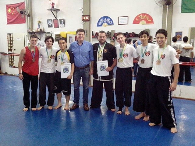 Lelo Pagani entrega moção de congratulações para Academia Shaolin